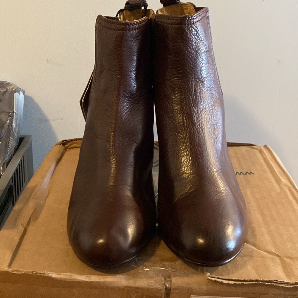 Frye Stella Chelsea Short Dark Brown Leather Ankle Booties Heeled Boots 9M - Picture 11 of 14